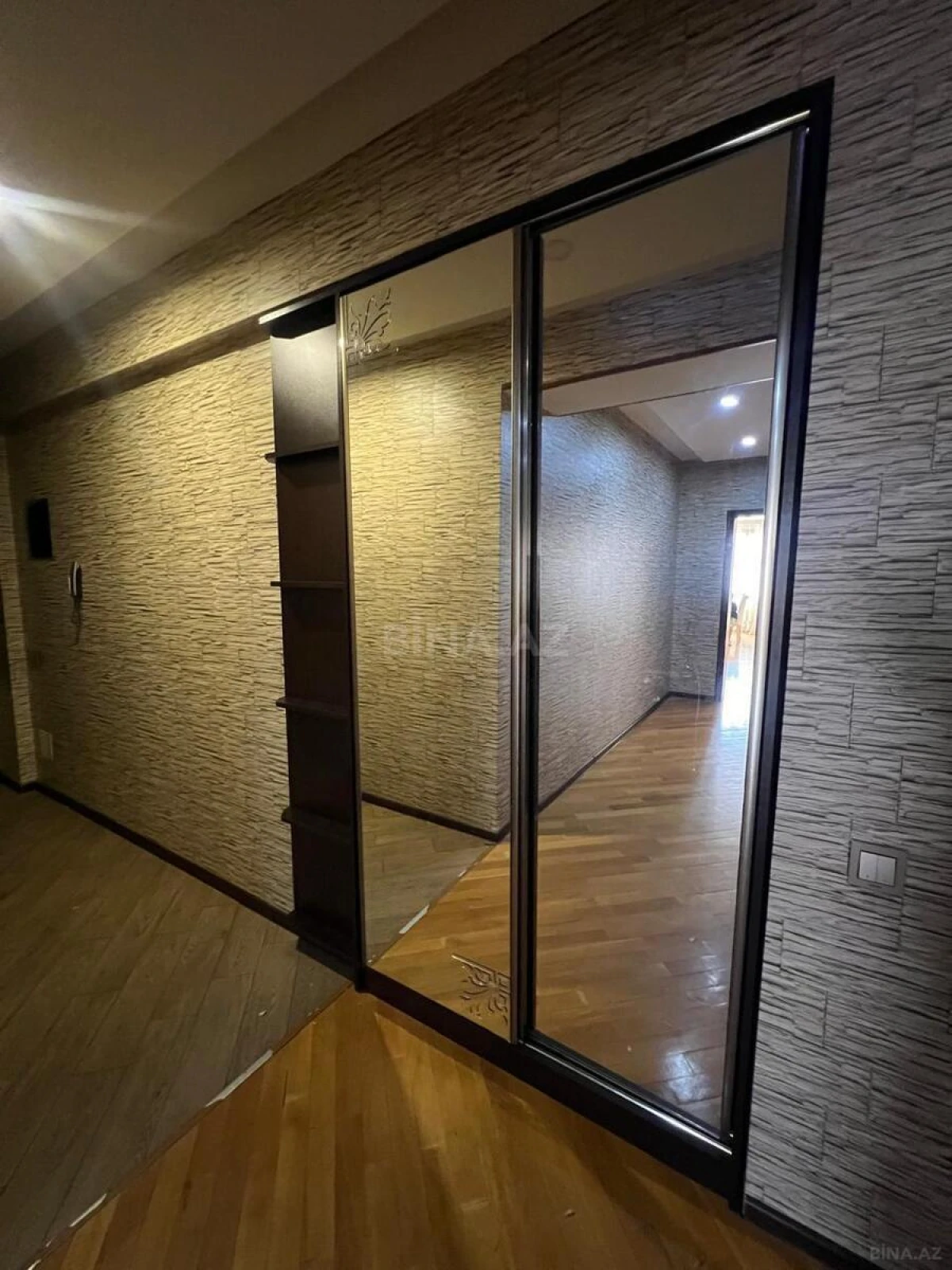 Satılır 3 otaqlı mənzil 107 m²