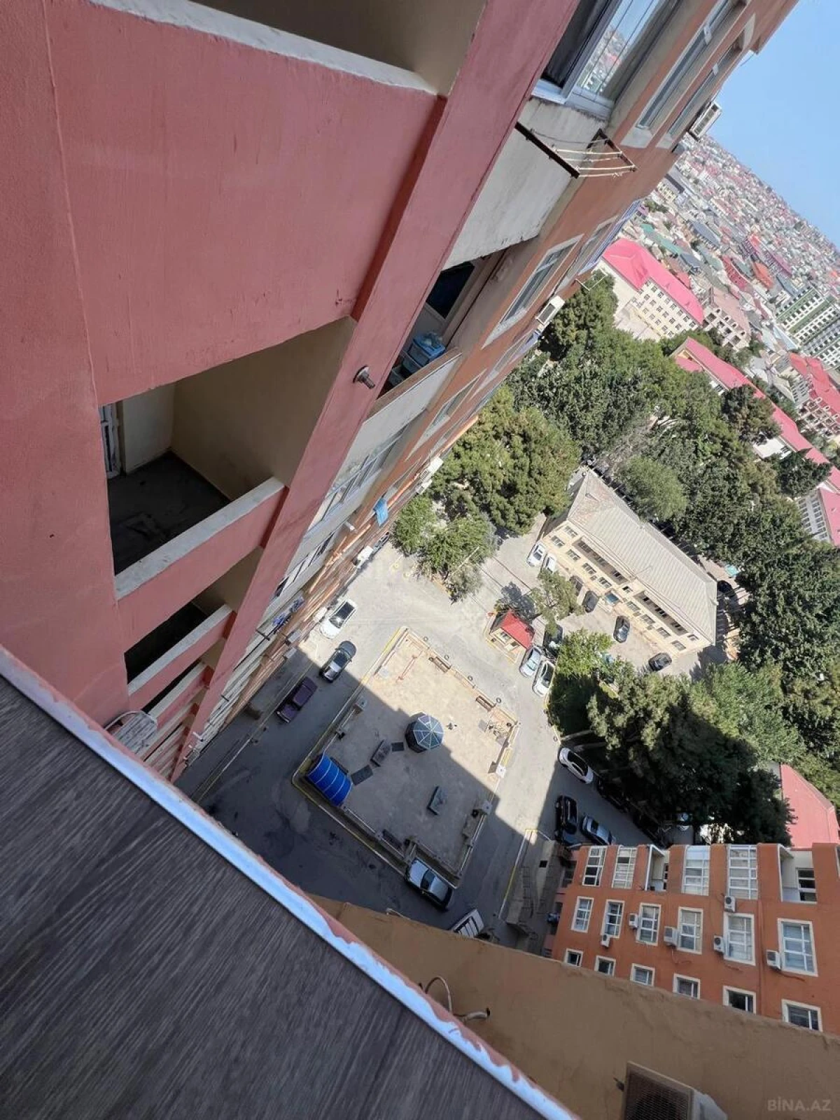 Satılır 3 otaqlı mənzil 107 m²