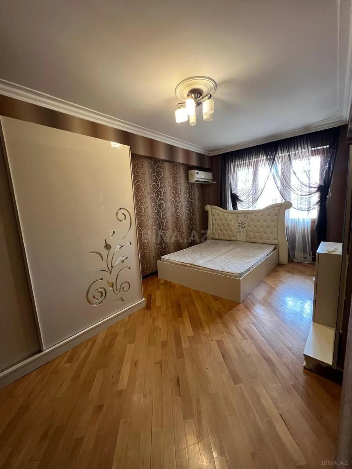 Satılır 3 otaqlı mənzil 107 m²