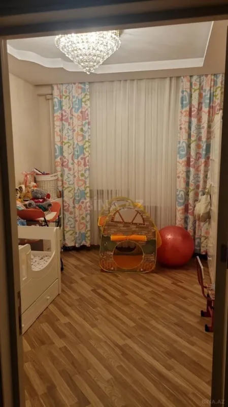 Satılır 3 otaqlı mənzil 126 m²