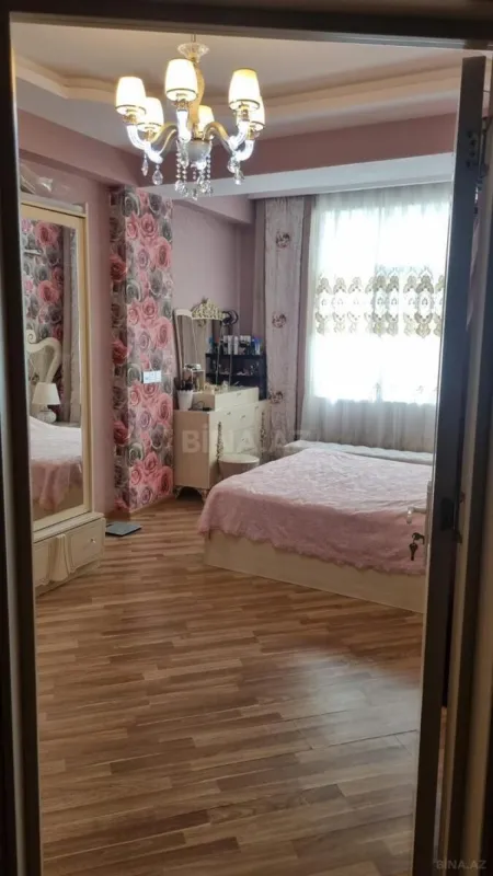 Satılır 3 otaqlı mənzil 126 m²