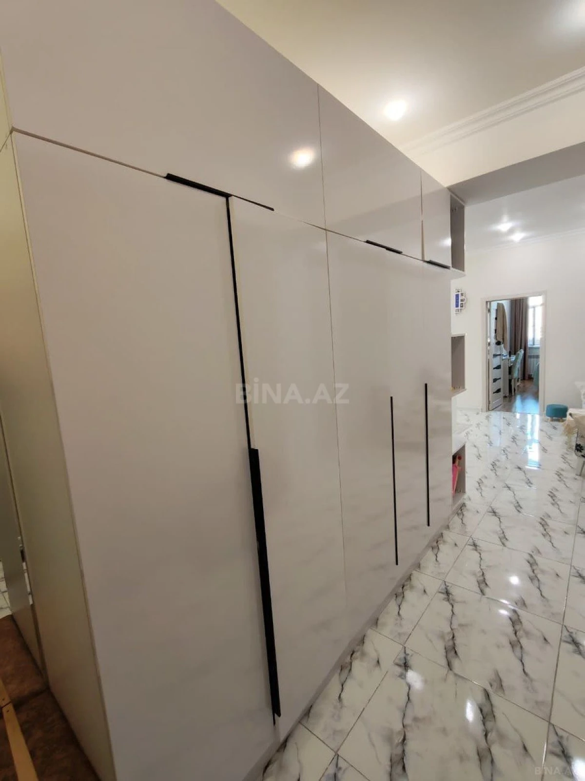 Satılır 3 otaqlı mənzil 108 m²