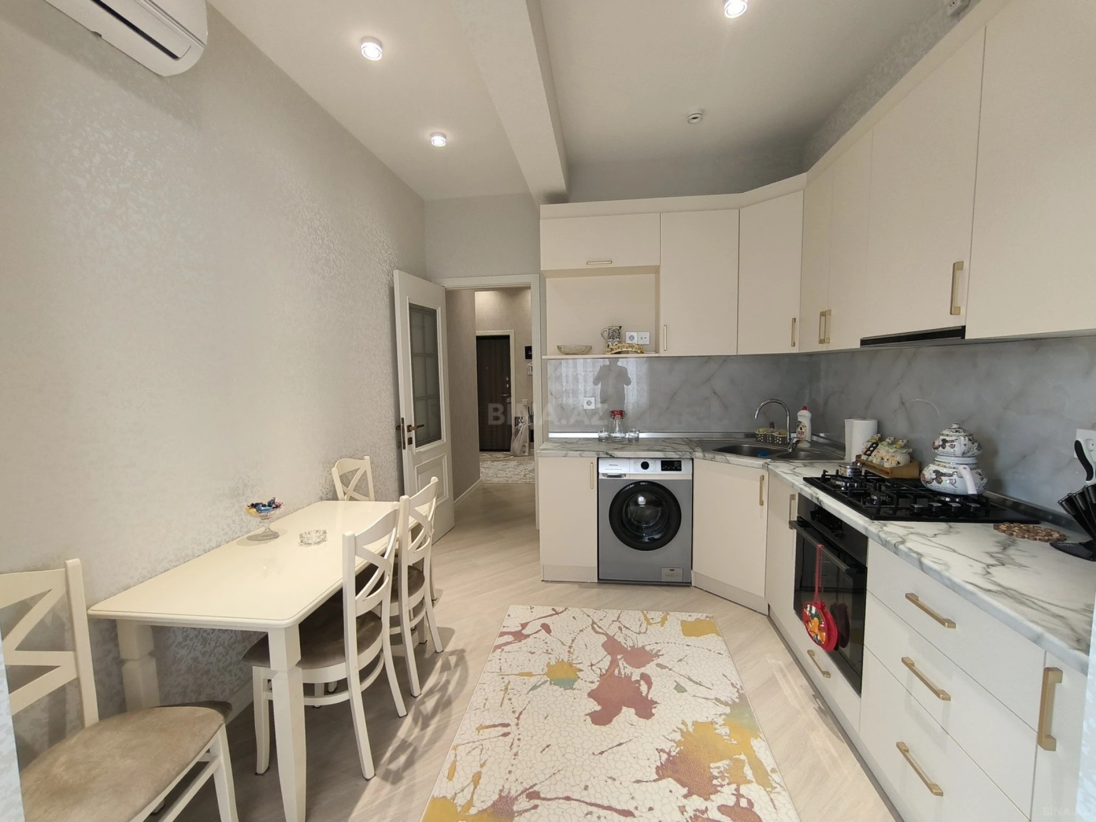 Kirayə verilir 2 otaqlı mənzil 95 m²
