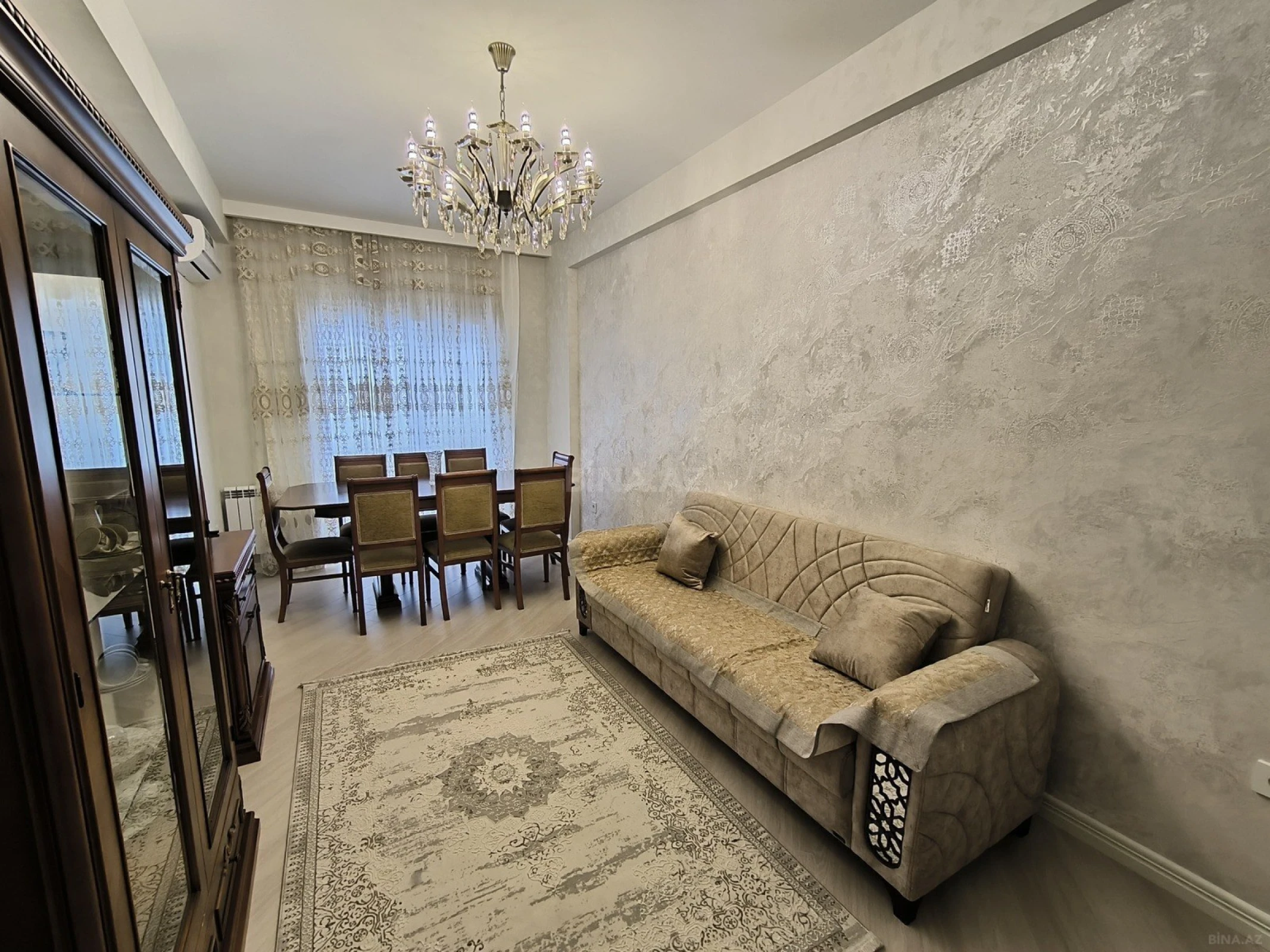 Kirayə verilir 2 otaqlı mənzil 95 m²