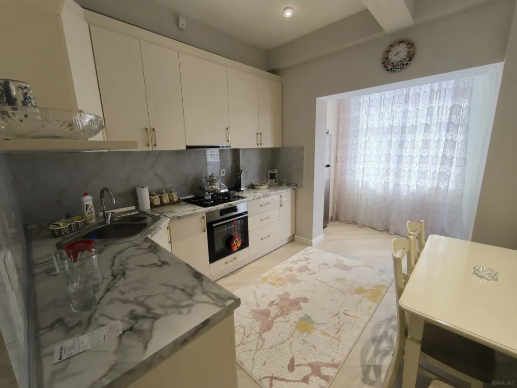 Kirayə verilir 2 otaqlı mənzil 95 m²