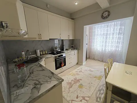 Kirayə verilir 2 otaqlı mənzil 95 m²