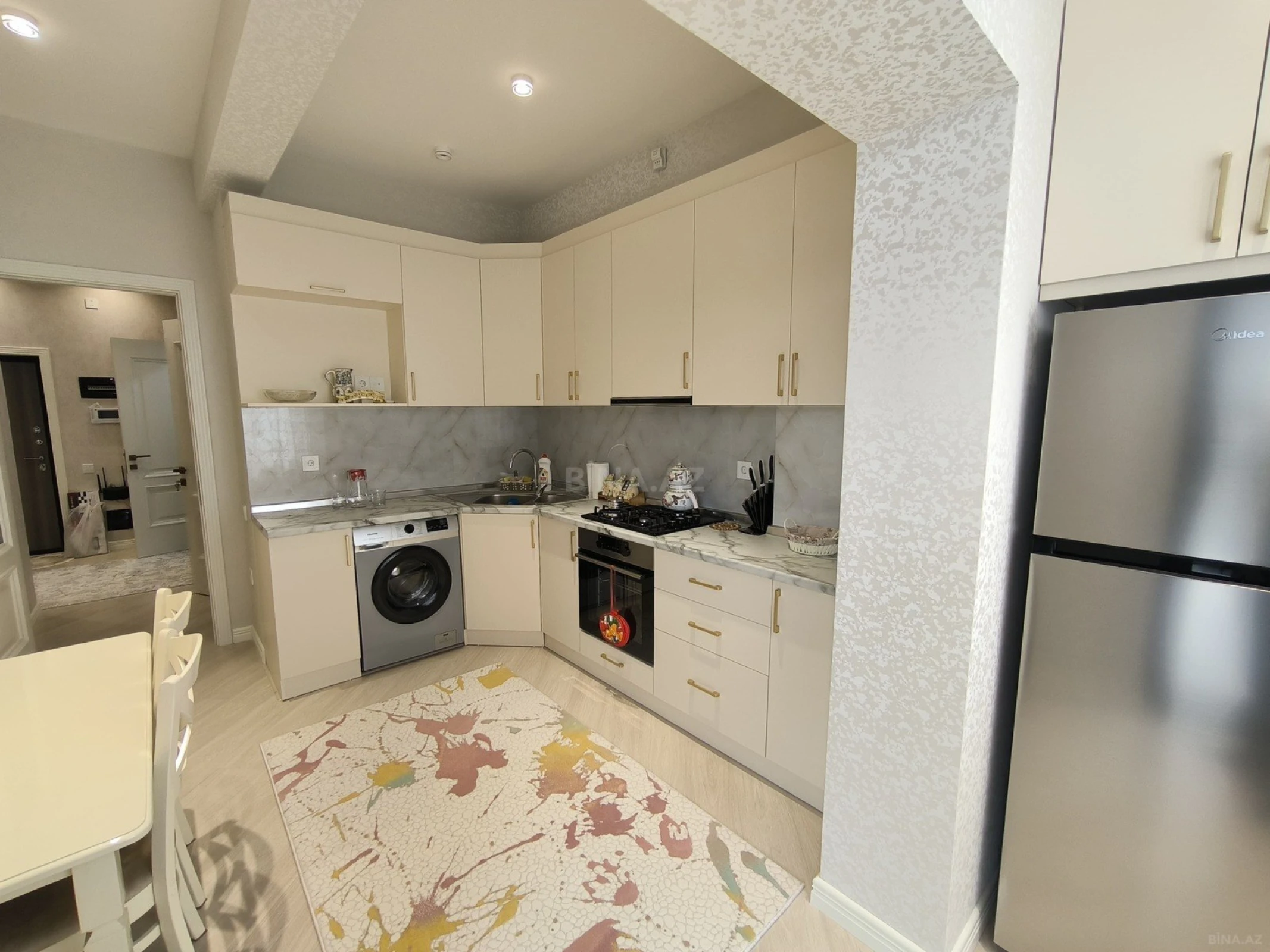 Kirayə verilir 2 otaqlı mənzil 95 m²