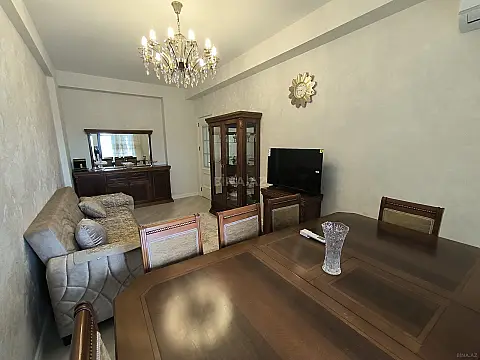 Kirayə verilir 2 otaqlı mənzil 95 m²