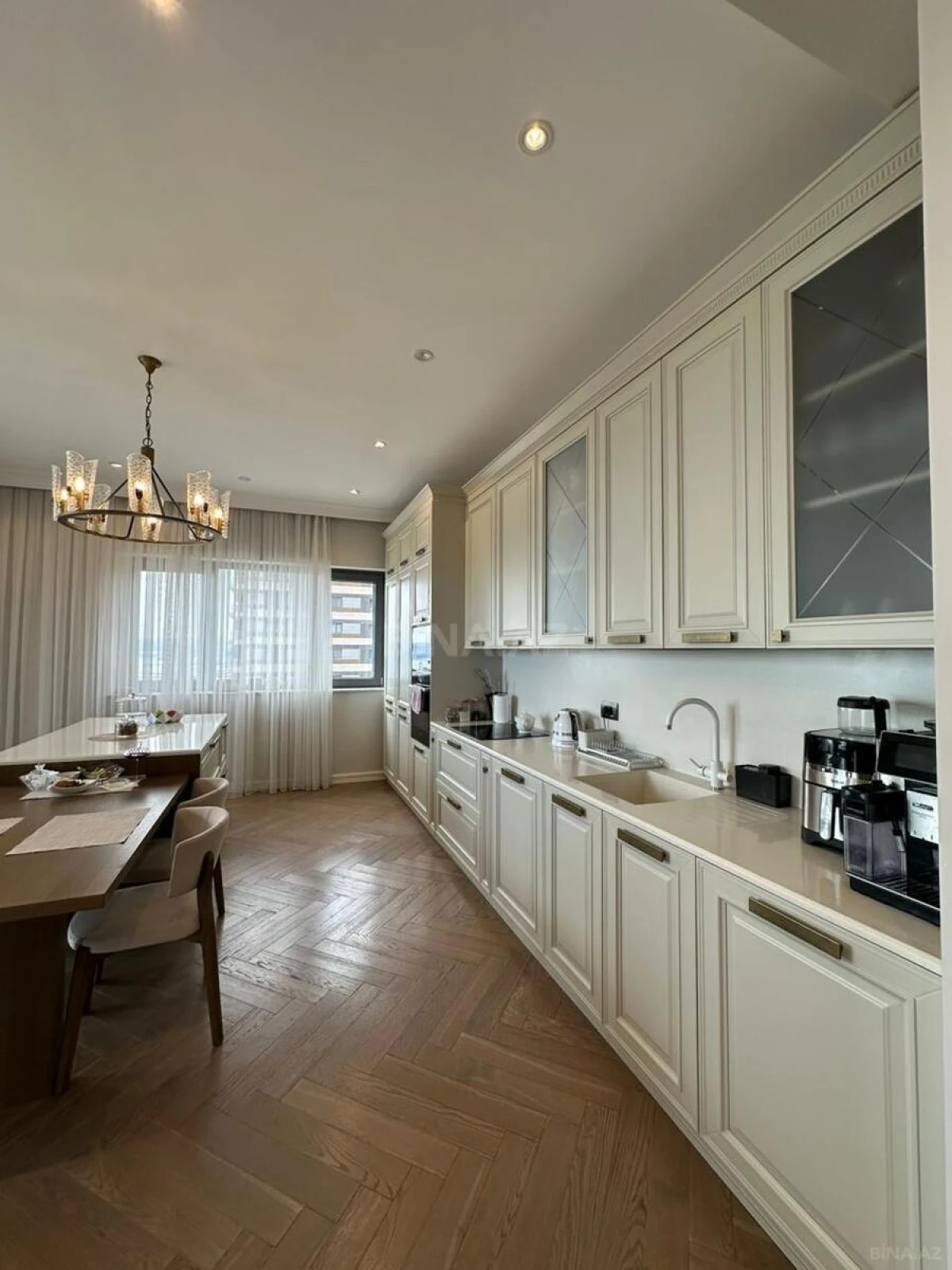 Kirayə verilir 3 otaqlı mənzil 200 m²