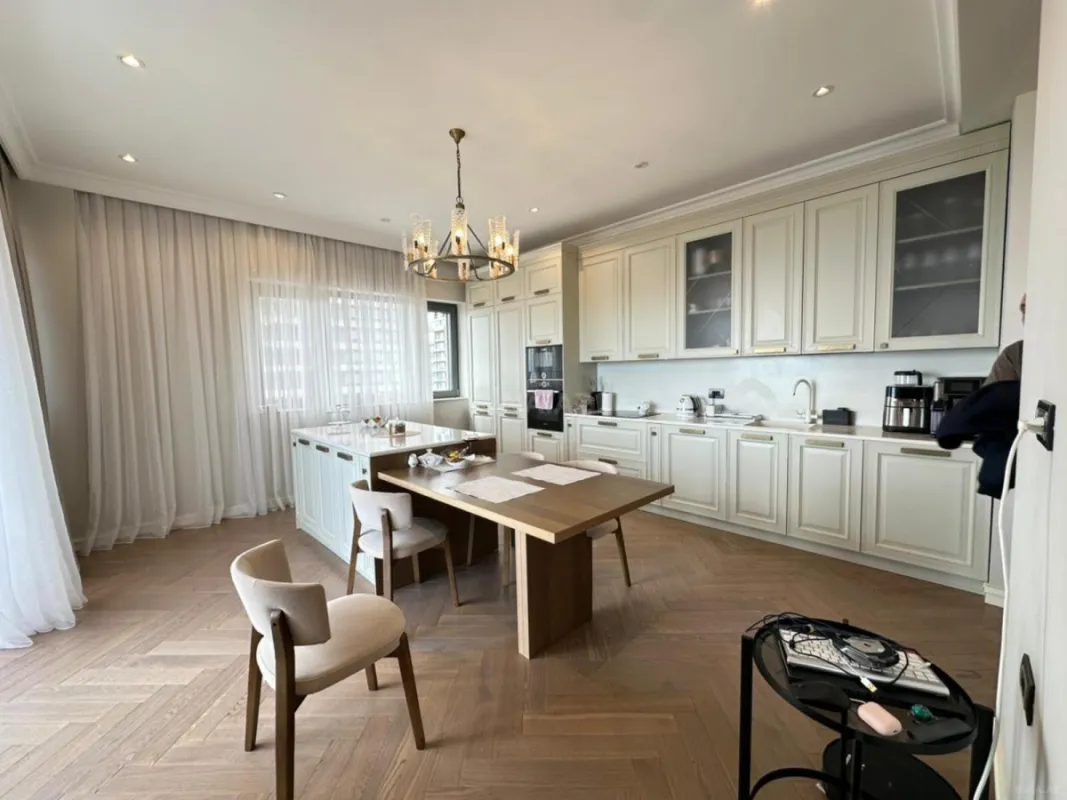 Kirayə verilir 3 otaqlı mənzil 200 m²