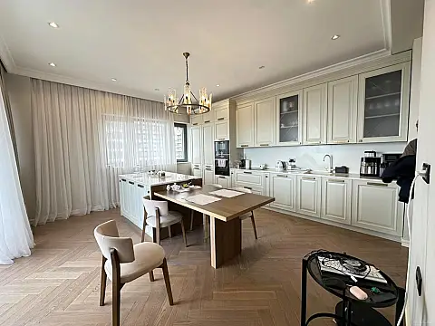 Kirayə verilir 3 otaqlı mənzil 200 m²