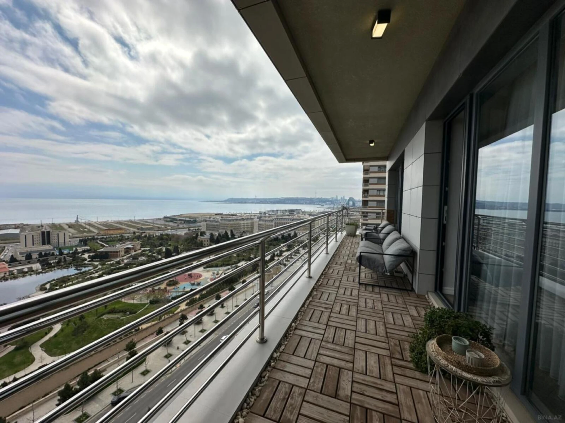 Kirayə verilir 3 otaqlı mənzil 200 m²