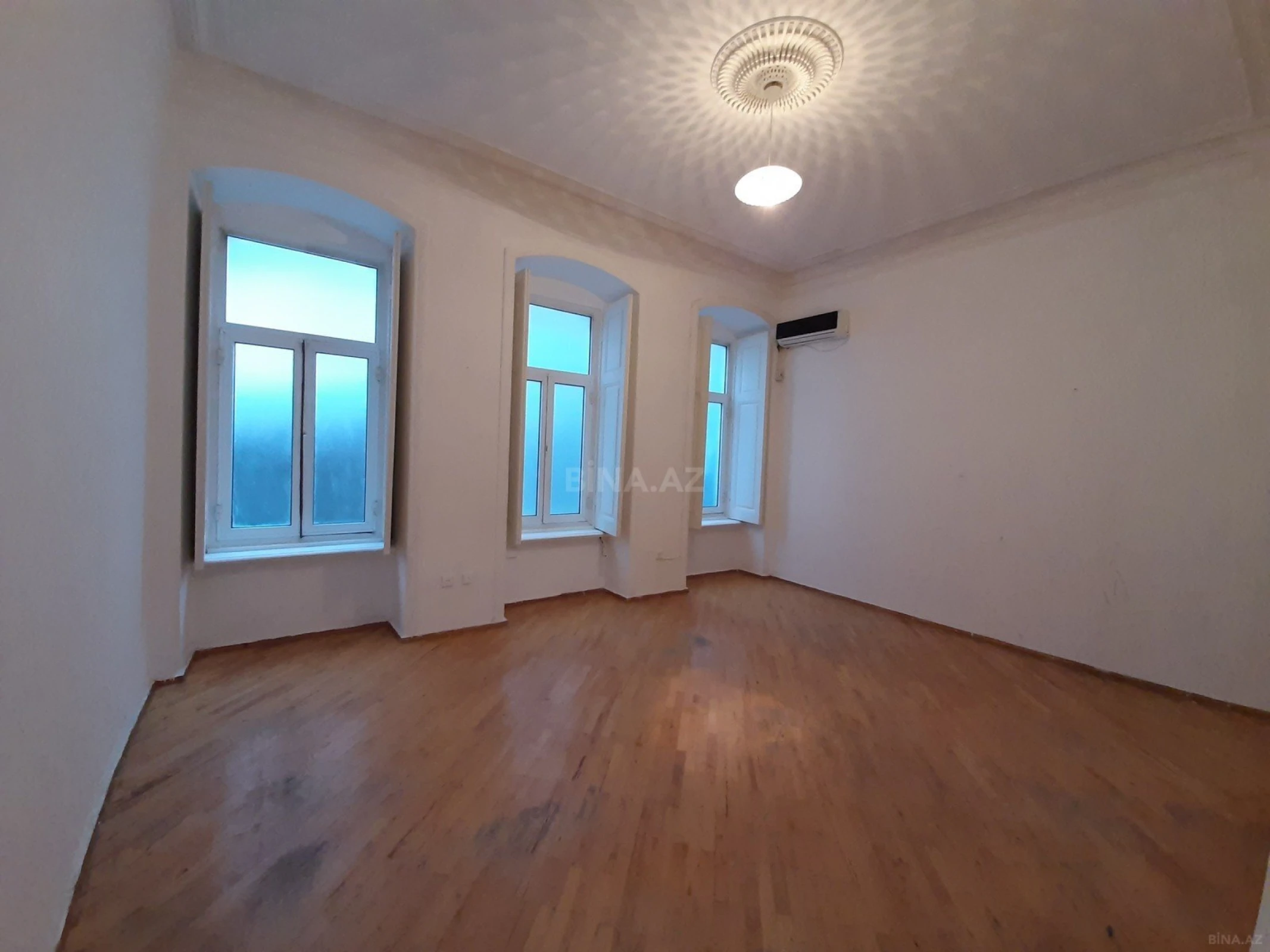 Kirayə verilir 3 otaqlı ofis 90 m²