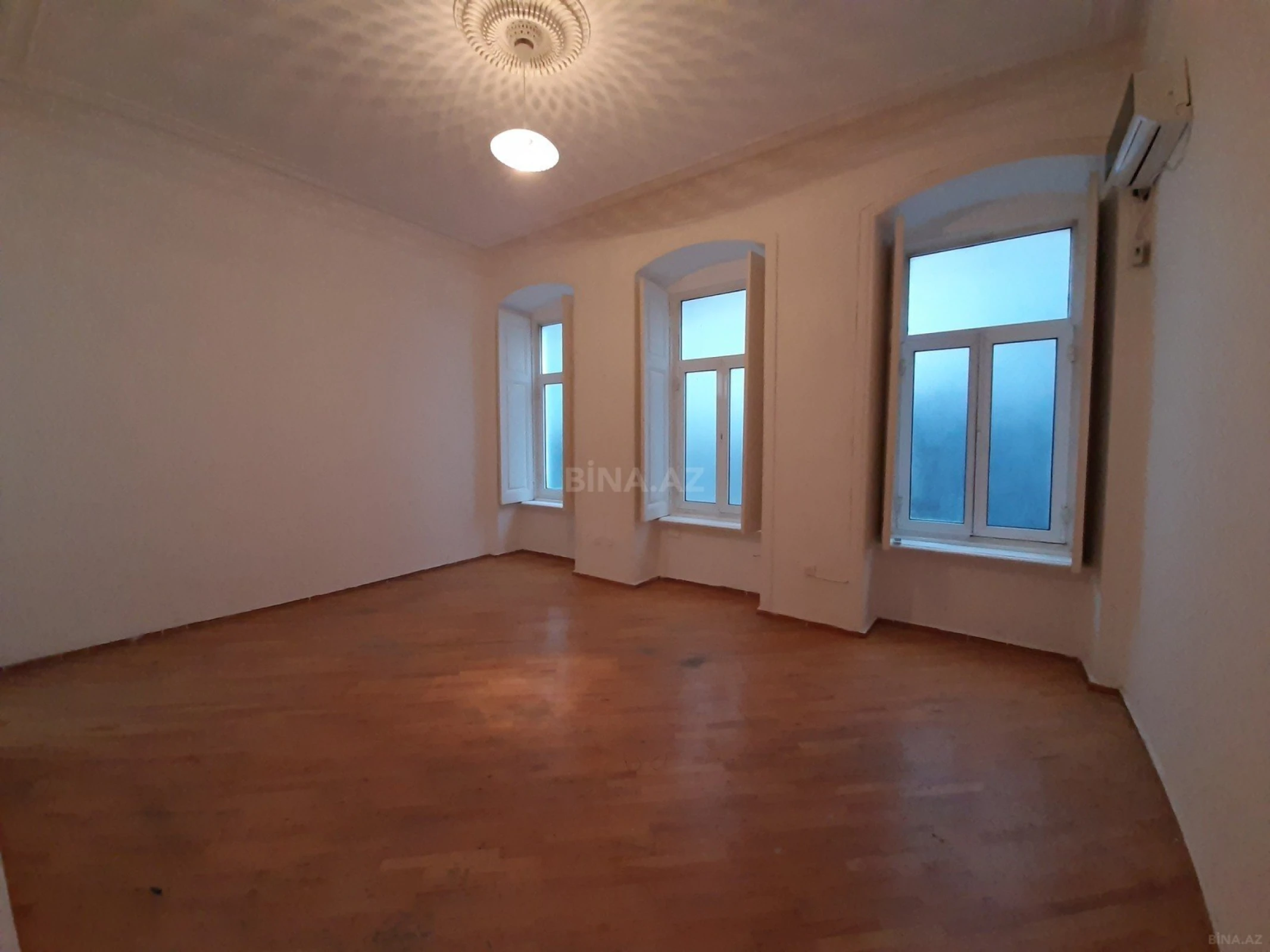 Kirayə verilir 3 otaqlı ofis 90 m²
