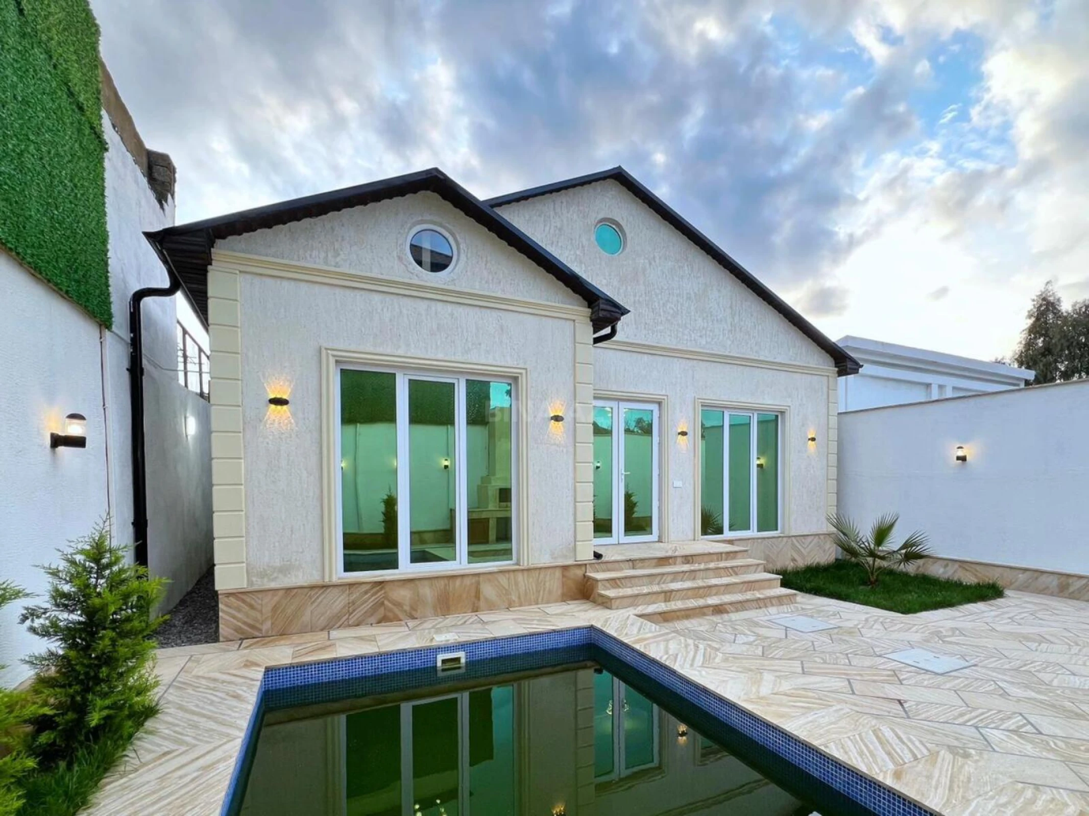 Satılır 4 otaqlı həyət evi 140 m²