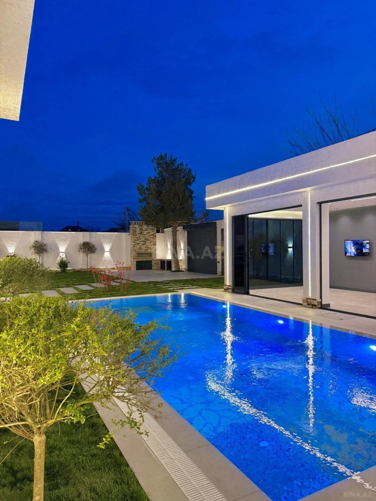 Satılır 5 otaqlı həyət evi 250 m²