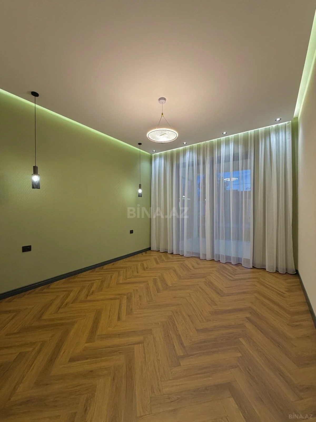 Satılır 5 otaqlı həyət evi 250 m²