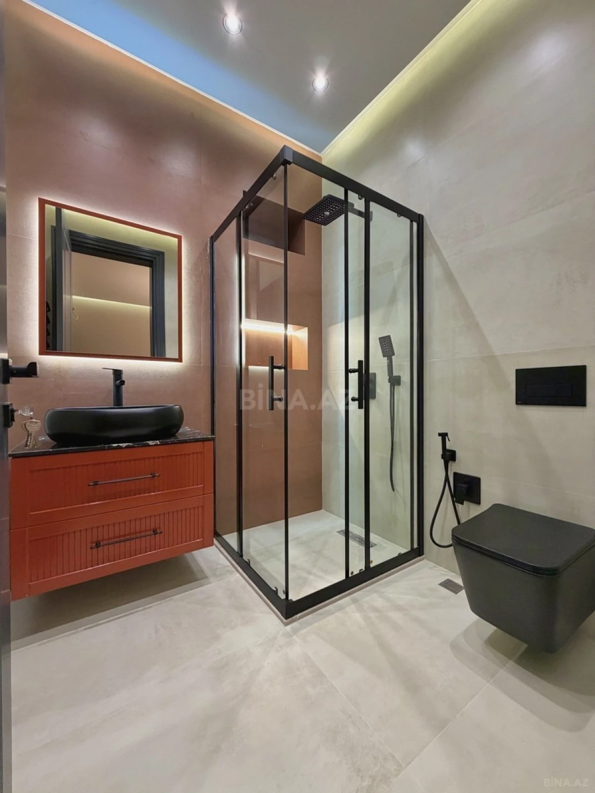 Satılır 5 otaqlı həyət evi 250 m²