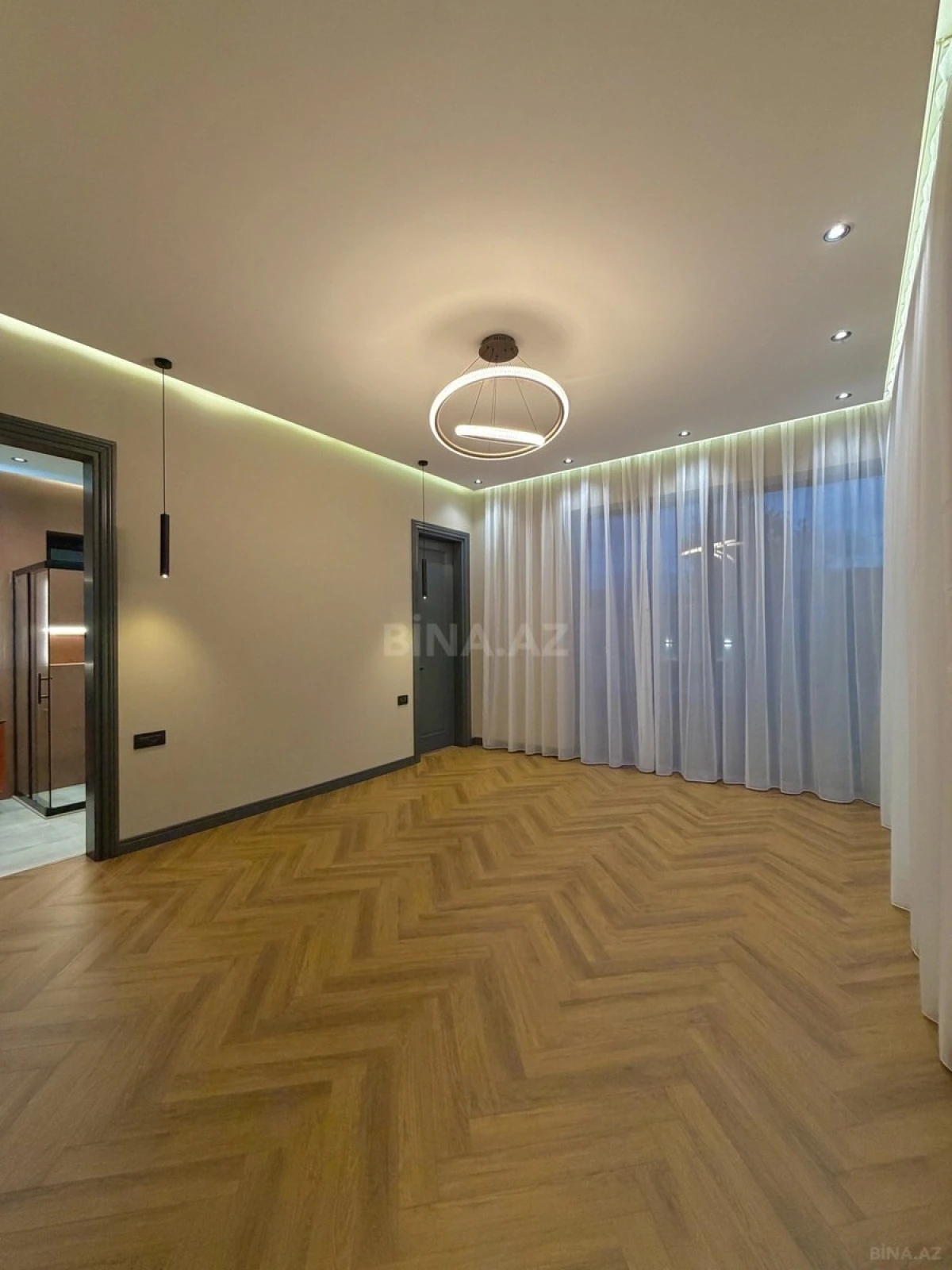 Satılır 5 otaqlı həyət evi 250 m²