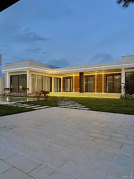 Satılır 5 otaqlı həyət evi 250 m²