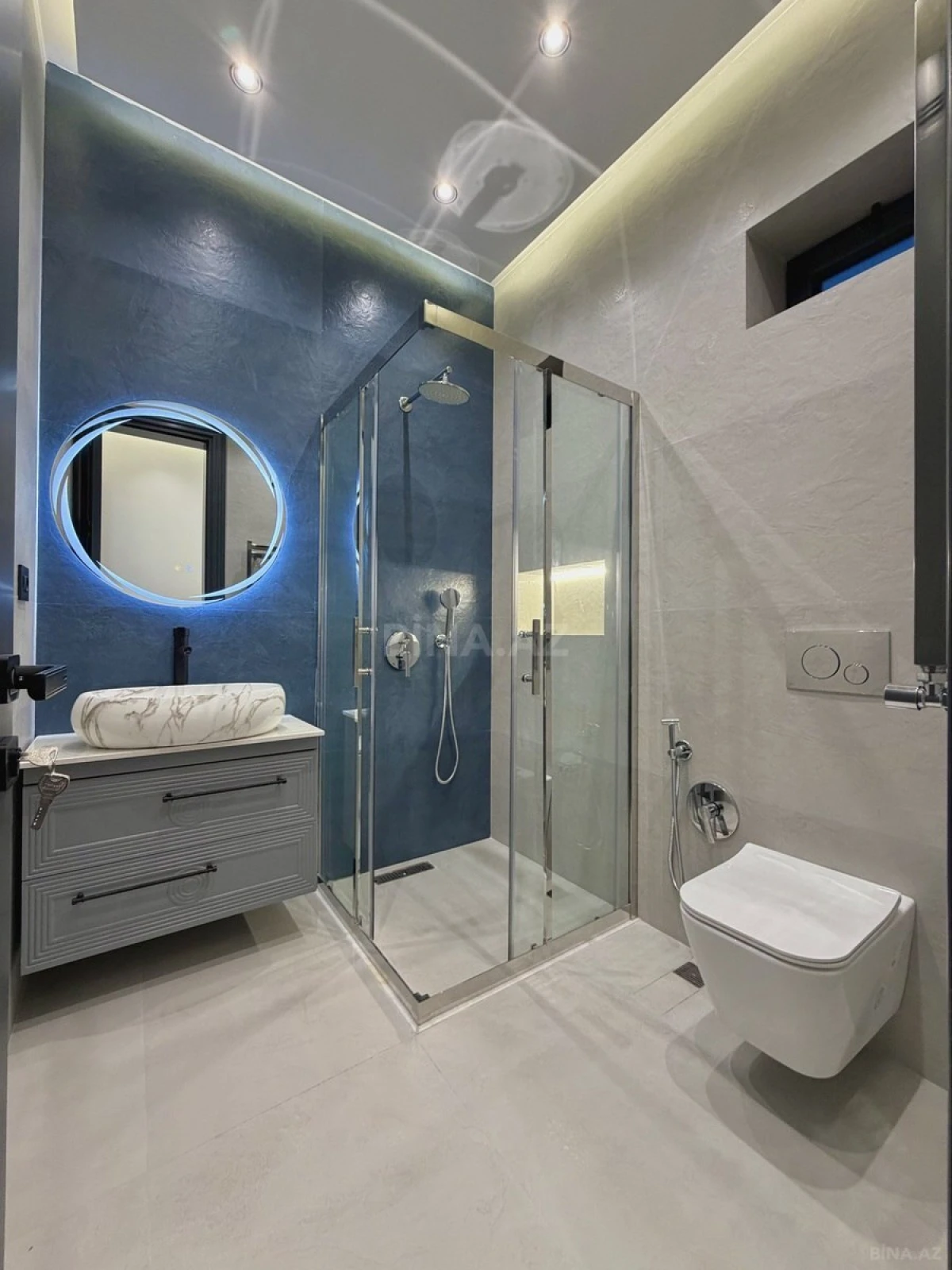 Satılır 5 otaqlı həyət evi 250 m²