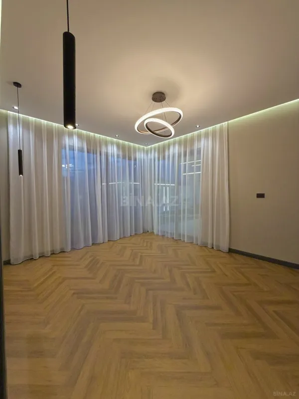 Satılır 5 otaqlı həyət evi 250 m²