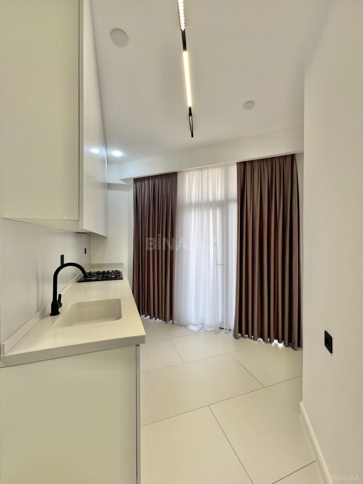 Satılır 3 otaqlı mənzil 117 m²