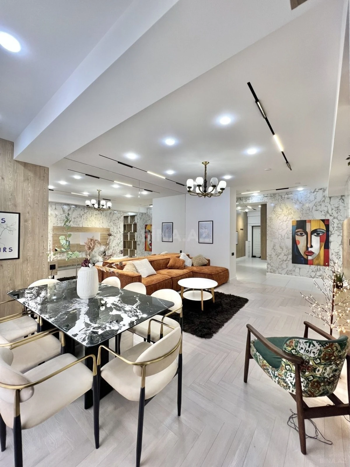 Satılır 3 otaqlı mənzil 117 m²