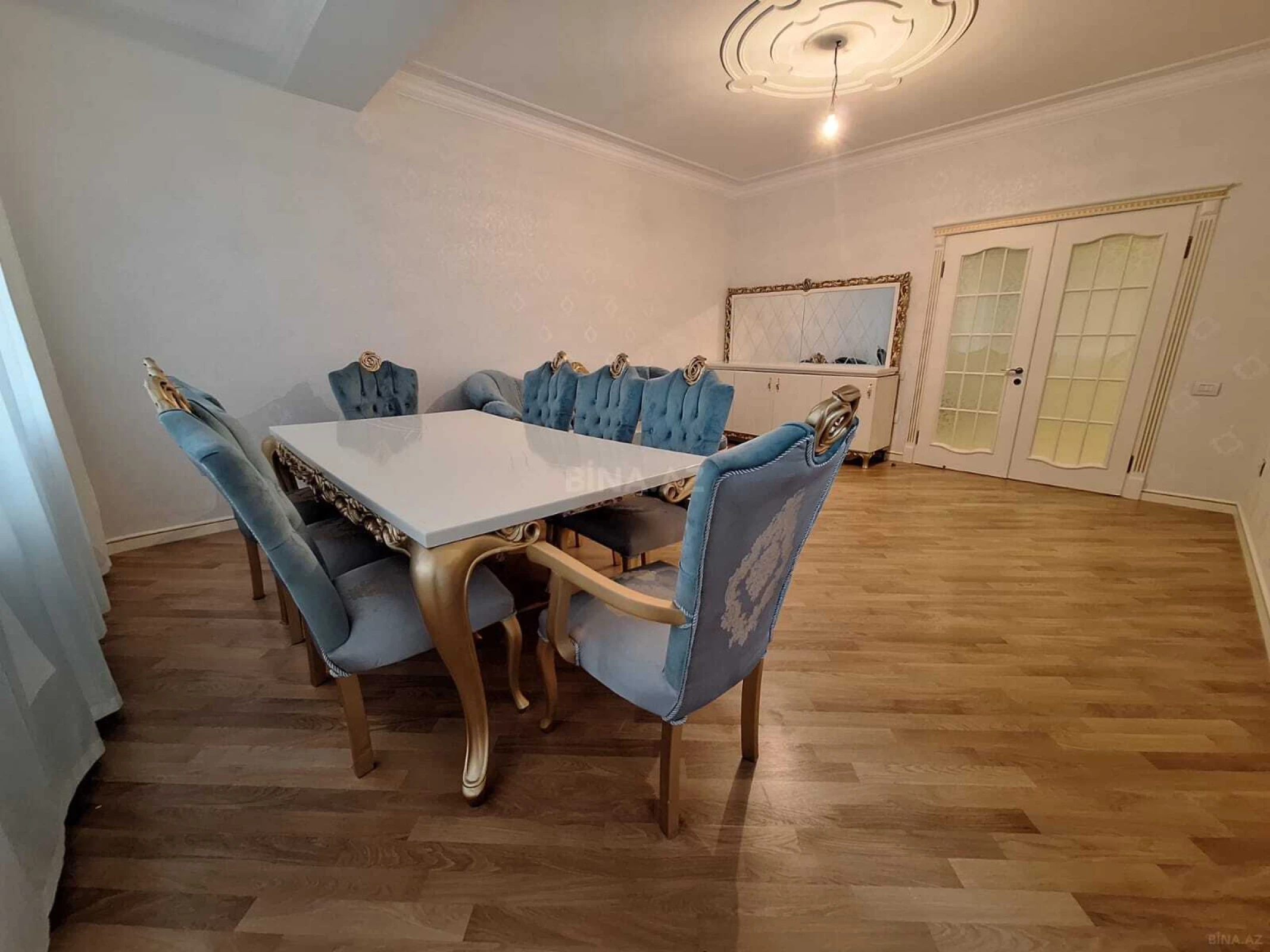 Satılır 3 otaqlı mənzil 135 m²