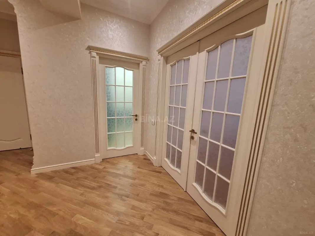 Satılır 3 otaqlı mənzil 135 m²