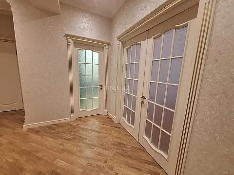 Satılır 3 otaqlı mənzil 135 m²