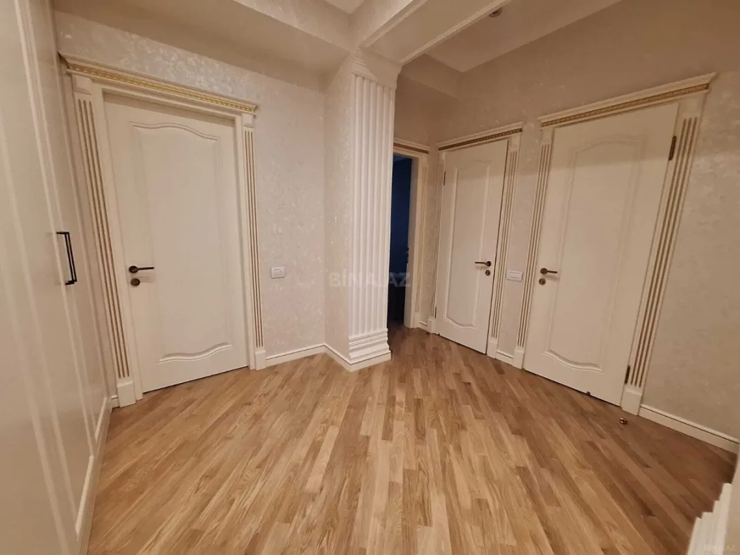 Satılır 3 otaqlı mənzil 135 m²