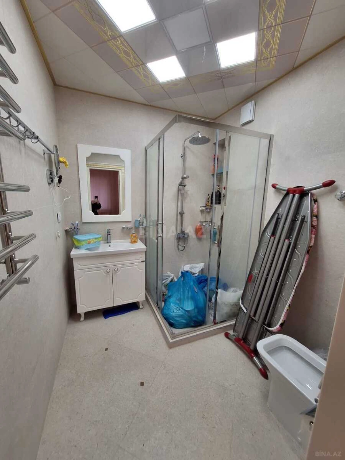 Satılır 3 otaqlı mənzil 135 m²