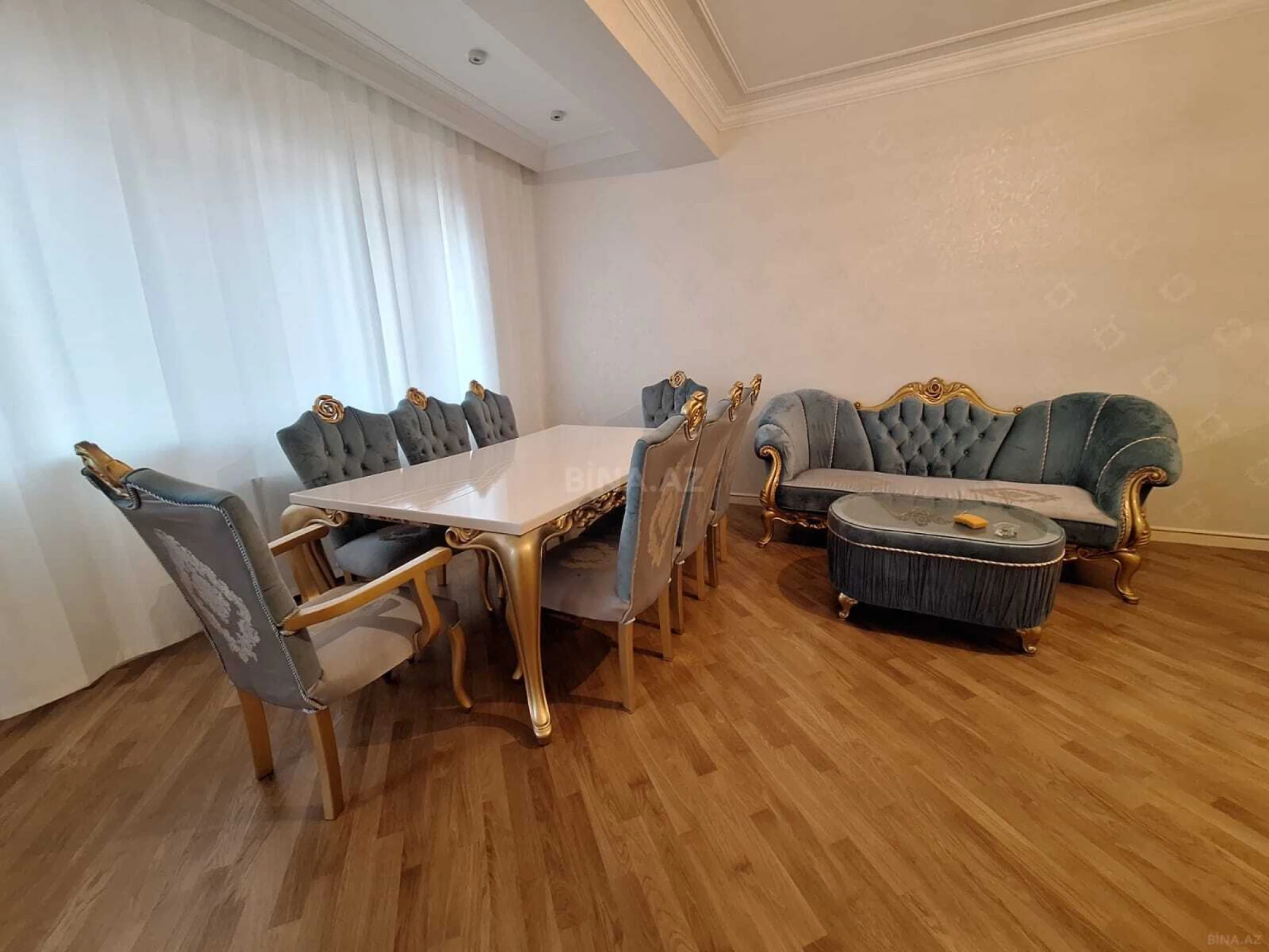 Satılır 3 otaqlı mənzil 135 m²