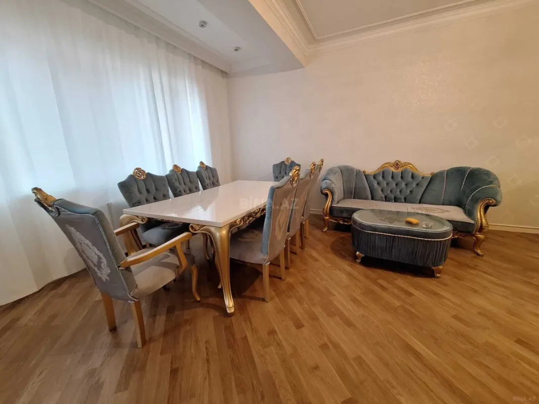 Satılır 3 otaqlı mənzil 135 m²