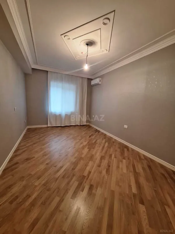 Satılır 3 otaqlı mənzil 135 m²