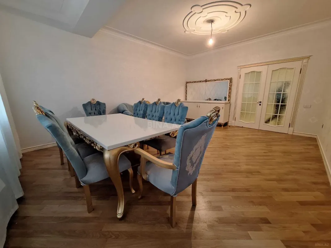 Satılır 3 otaqlı mənzil 135 m²