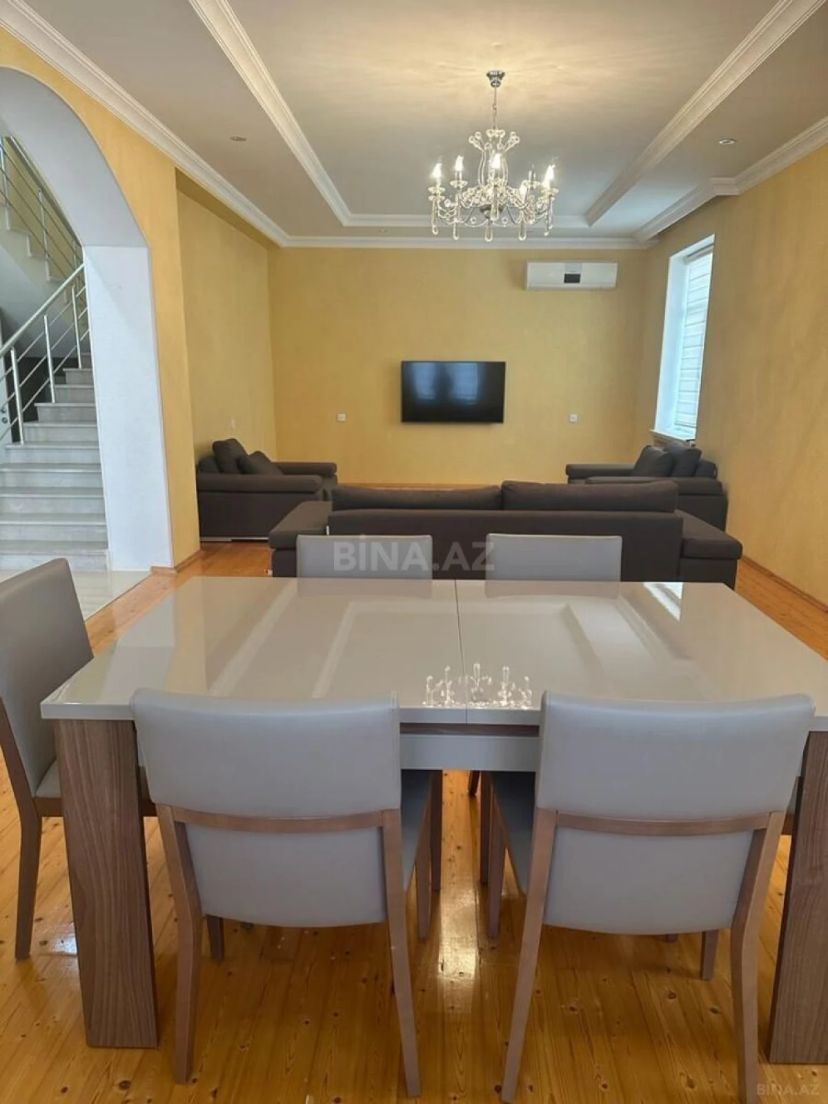 Satılır 4 otaqlı həyət evi 240 m²