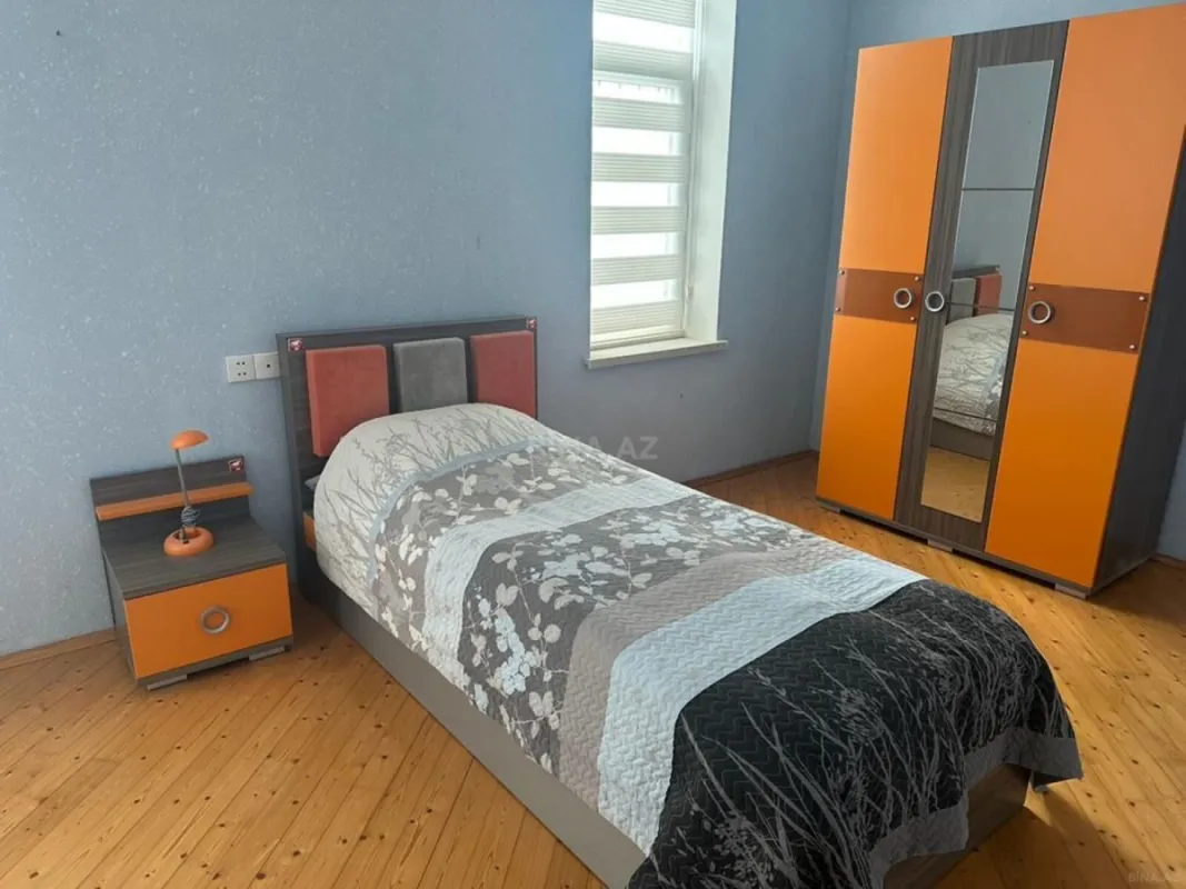 Satılır 4 otaqlı həyət evi 240 m²