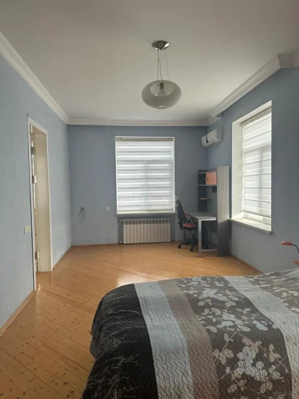 Satılır 4 otaqlı həyət evi 240 m²