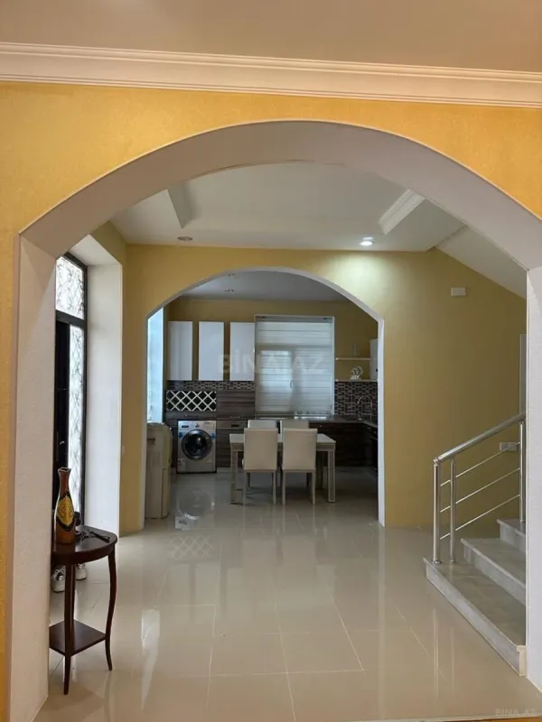 Satılır 4 otaqlı həyət evi 240 m²