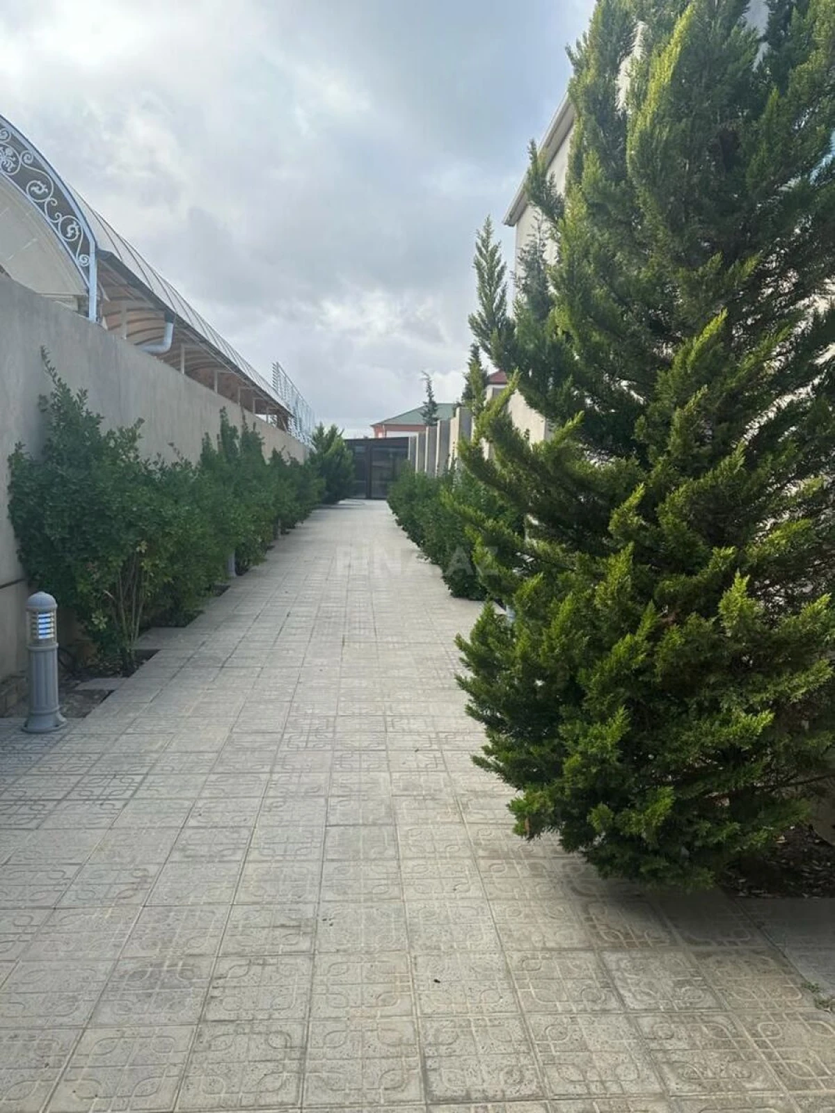 Satılır 4 otaqlı həyət evi 240 m²