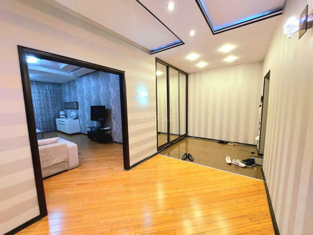 Kirayə verilir 4 otaqlı mənzil 180 m²