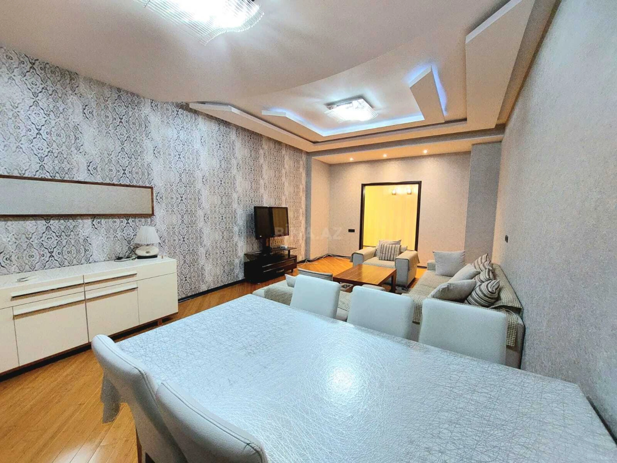 Kirayə verilir 4 otaqlı mənzil 180 m²