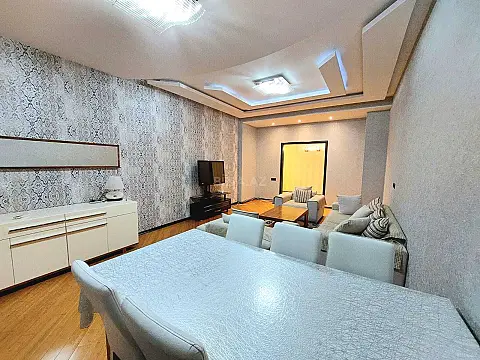 Kirayə verilir 4 otaqlı mənzil 180 m²