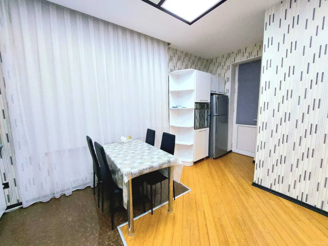 Kirayə verilir 4 otaqlı mənzil 180 m²