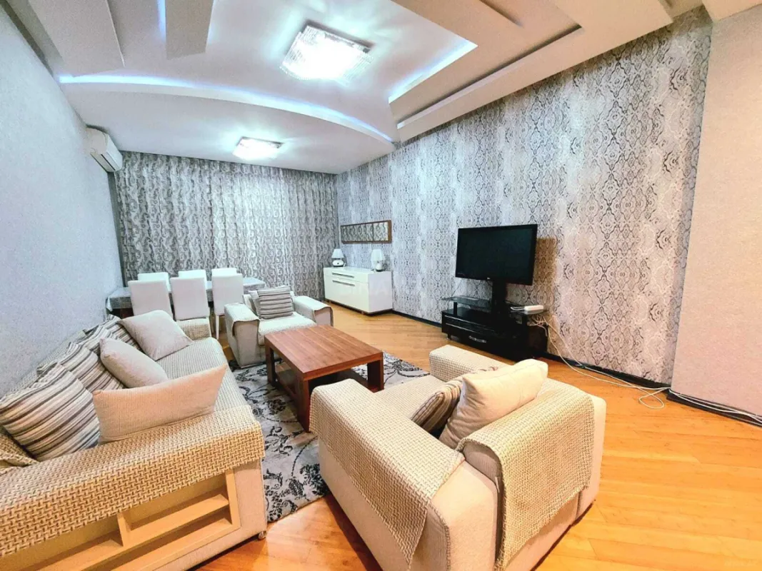 Kirayə verilir 4 otaqlı mənzil 180 m²