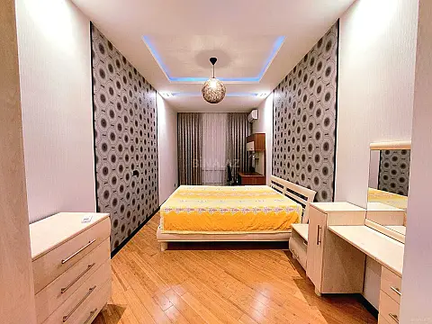 Kirayə verilir 4 otaqlı mənzil 180 m²