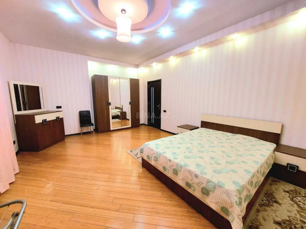 Kirayə verilir 4 otaqlı mənzil 180 m²