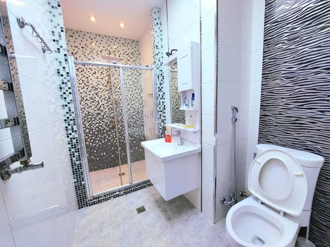 Kirayə verilir 4 otaqlı mənzil 180 m²